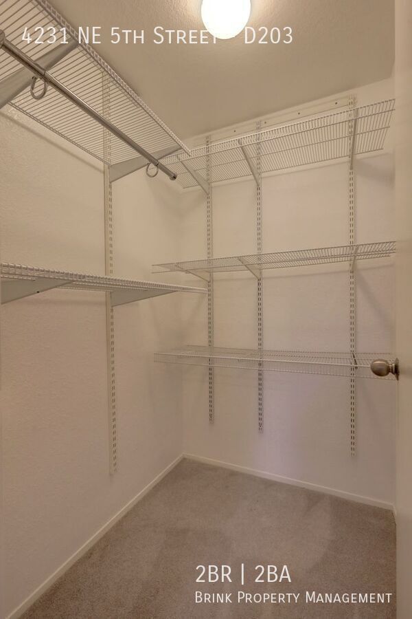 Beautiful 2 Bedroom Condo in Great Highlands Neighborhood!! property image
