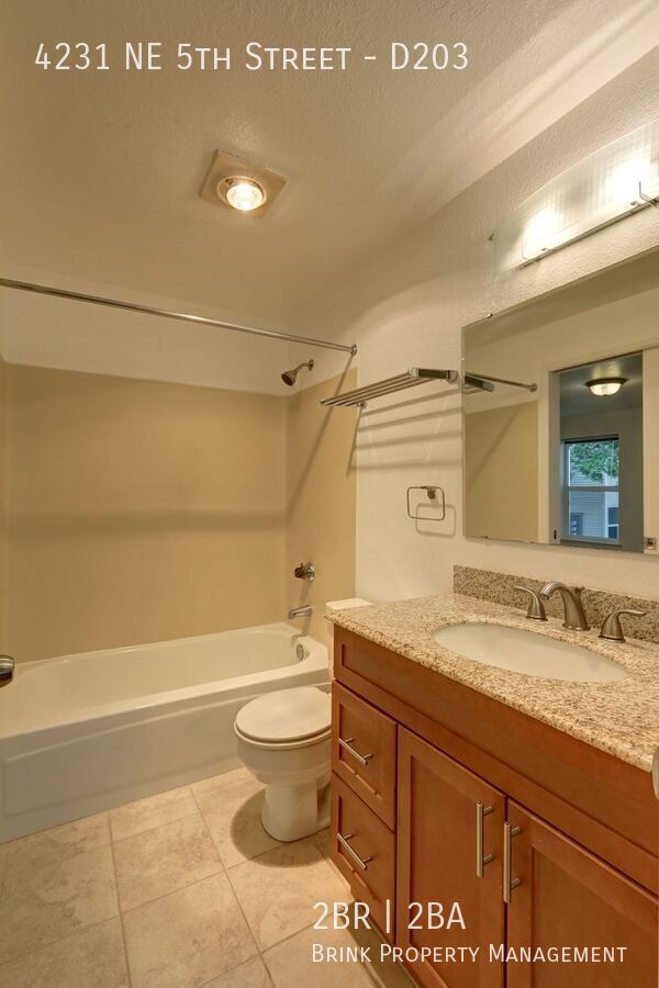 Beautiful 2 Bedroom Condo in Great Highlands Neighborhood!! property image