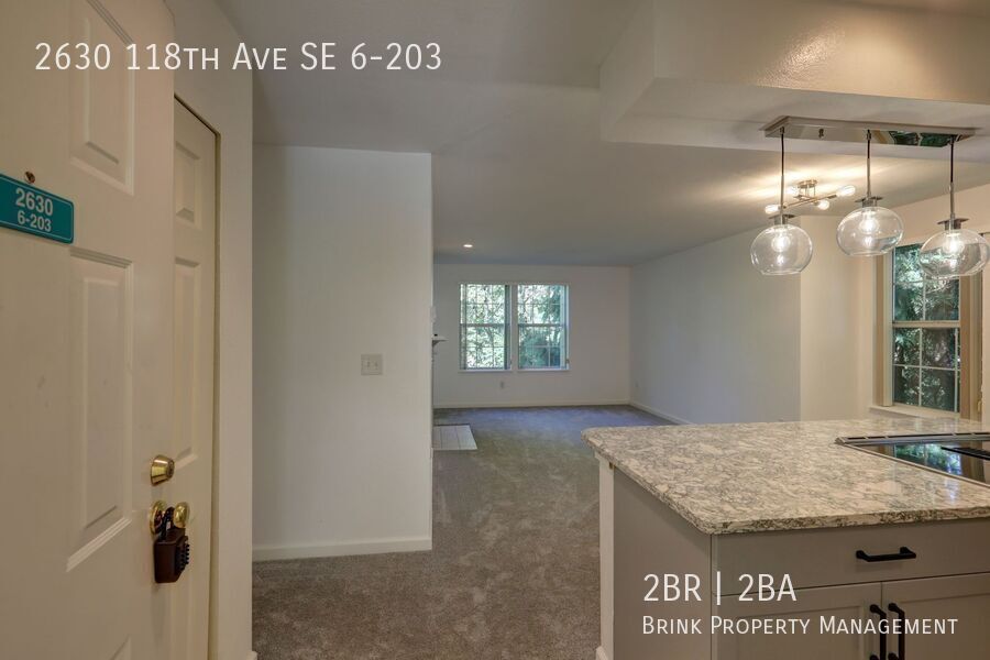 Charming Updated 2 Bedroom 2 Bathroom Bellevue Condo property image