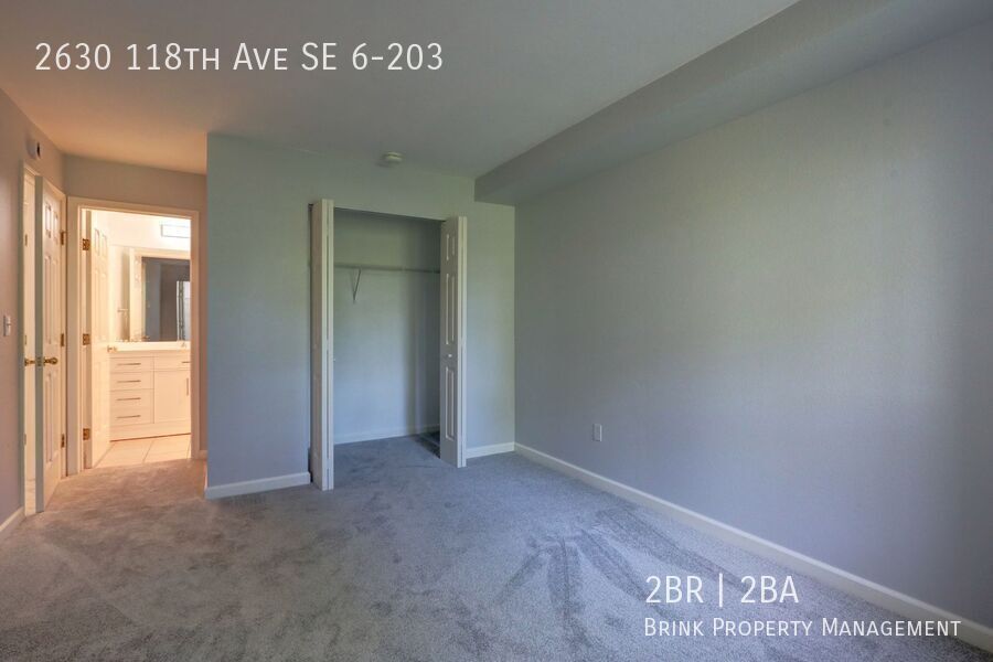 Charming Updated 2 Bedroom 2 Bathroom Bellevue Condo property image