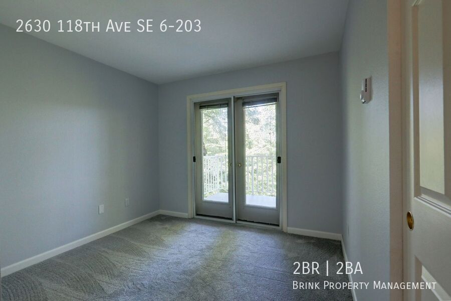 Charming Updated 2 Bedroom 2 Bathroom Bellevue Condo property image