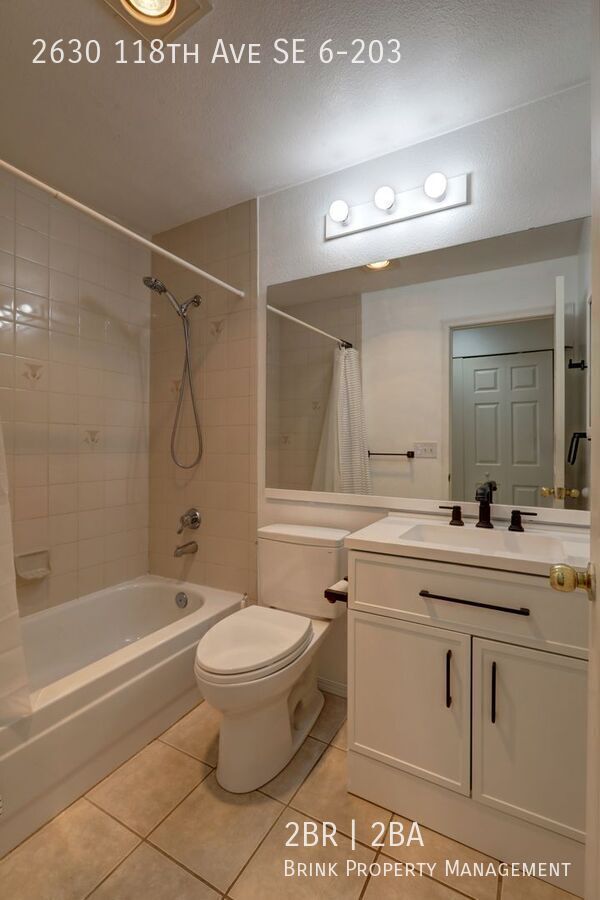 Charming Updated 2 Bedroom 2 Bathroom Bellevue Condo property image