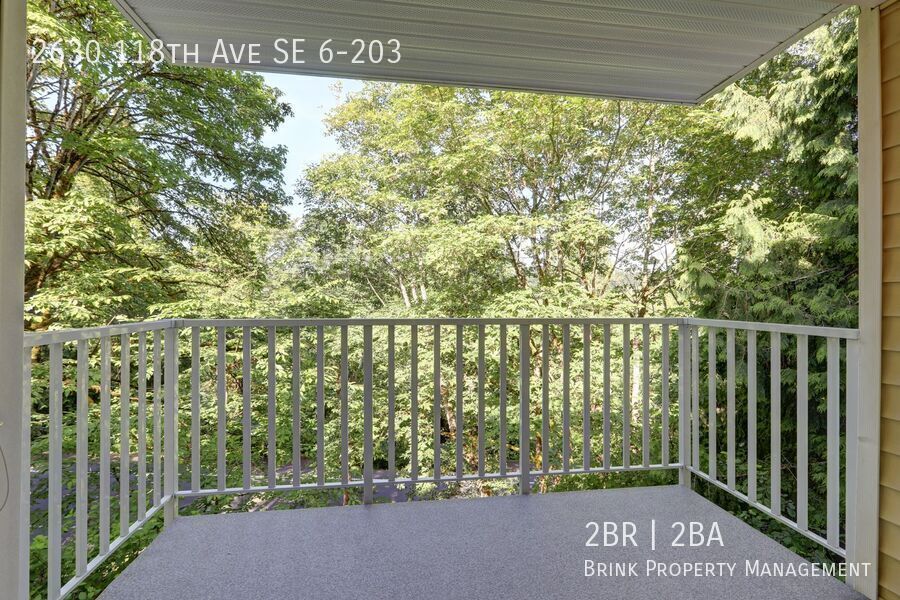 Charming Updated 2 Bedroom 2 Bathroom Bellevue Condo property image