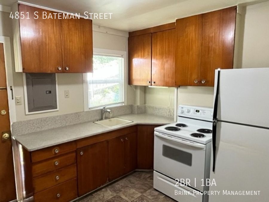 Cozy 2 Bedroom South Seattle Home with Yard property image