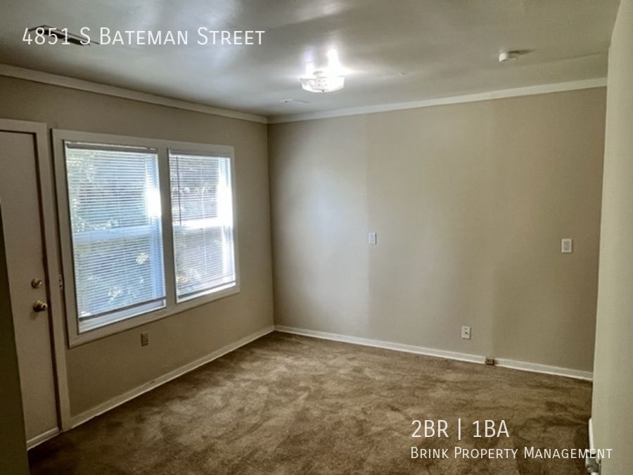 Cozy 2 Bedroom South Seattle Home with Yard property image