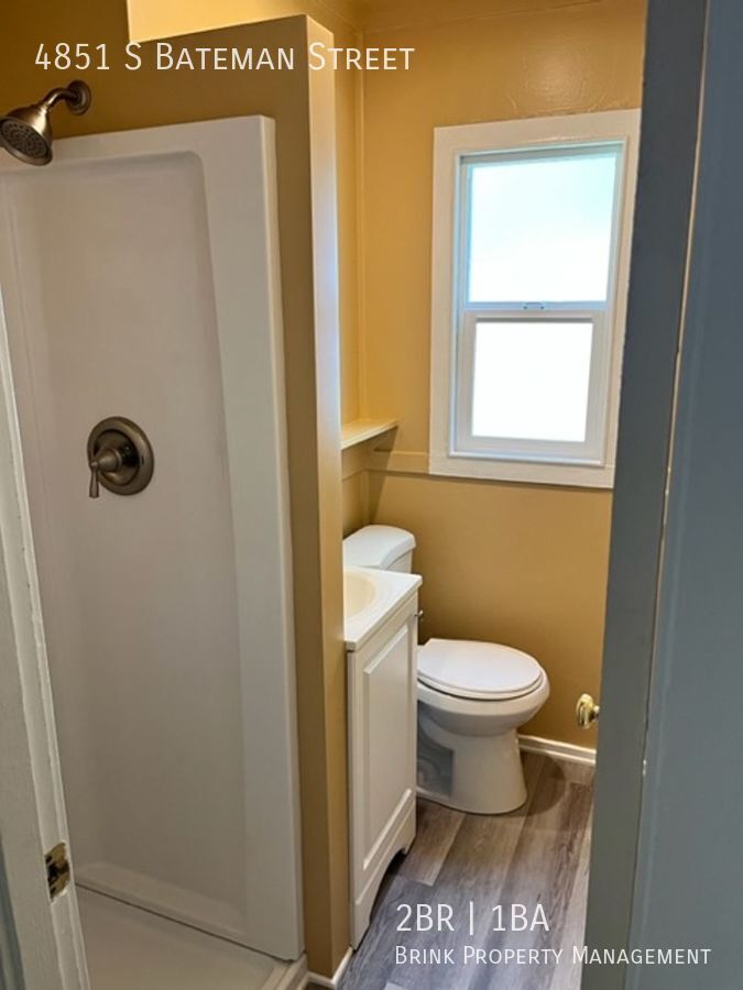 Cozy 2 Bedroom South Seattle Home with Yard property image