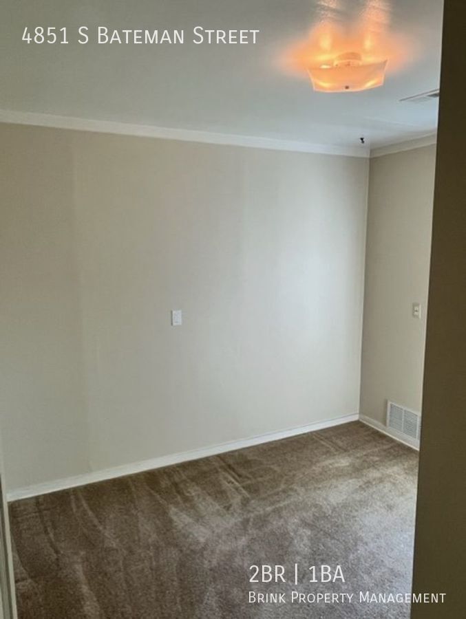 Cozy 2 Bedroom South Seattle Home with Yard property image