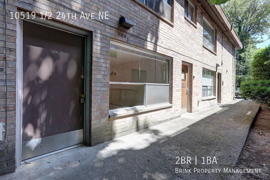Great Location! 2 Bedroom, 1 Bath Apartment, Nicely Maintained building property image