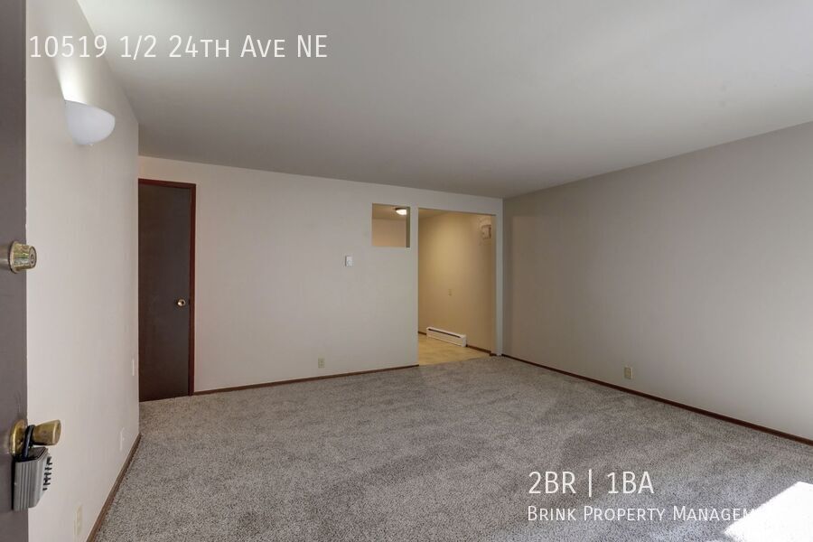 Great Location! 2 Bedroom, 1 Bath Apartment, Nicely Maintained building property image