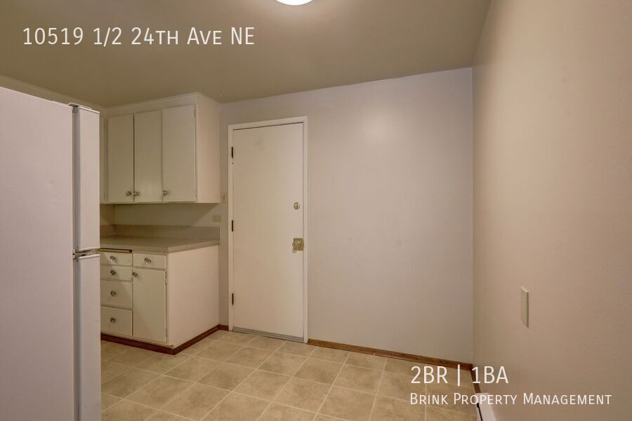 Great Location! 2 Bedroom, 1 Bath Apartment, Nicely Maintained building property image