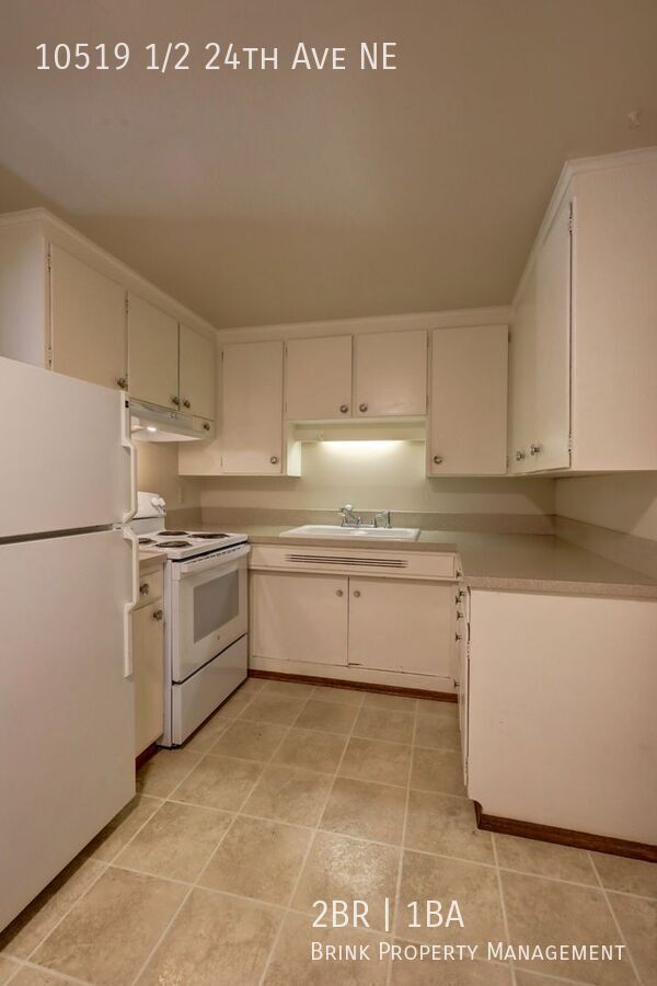 Great Location! 2 Bedroom, 1 Bath Apartment, Nicely Maintained building property image