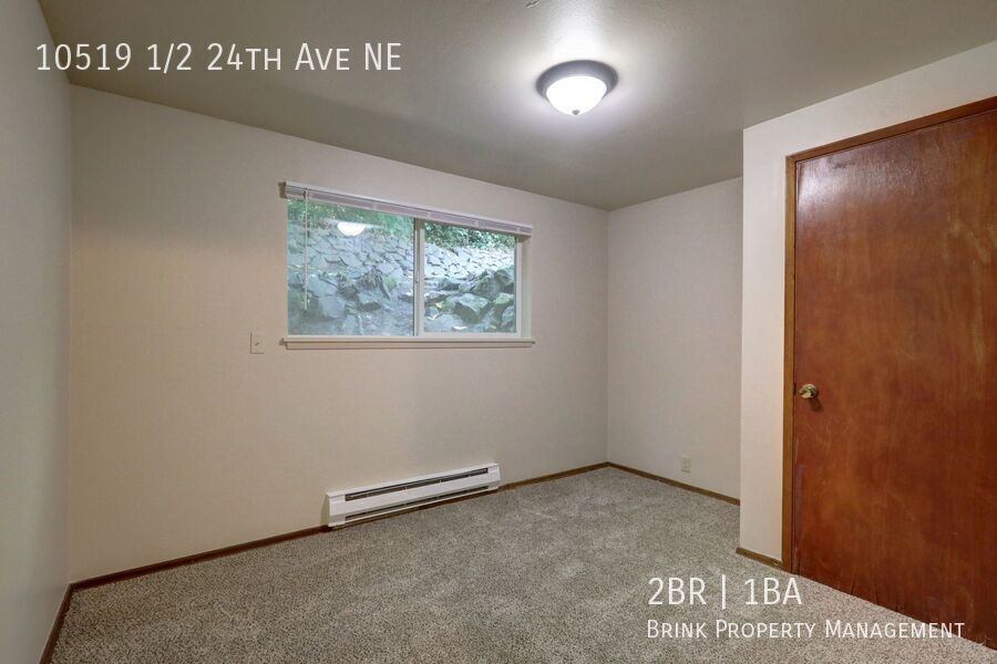 Great Location! 2 Bedroom, 1 Bath Apartment, Nicely Maintained building property image