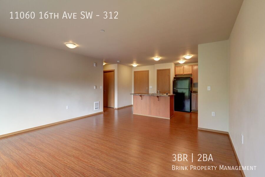 DubSea Apartments | Top Floor Apartment Home w/ In-Unit Laundry Available Now! property image