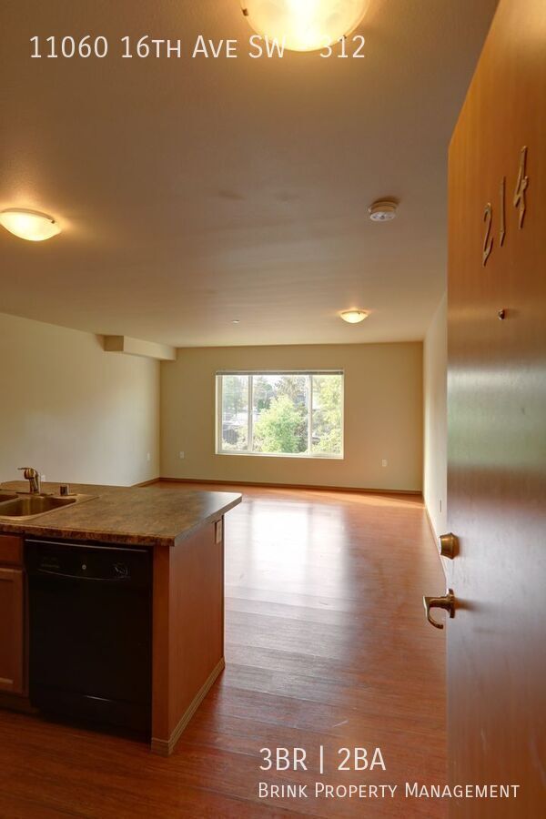DubSea Apartments | Top Floor Apartment Home w/ In-Unit Laundry Available Now! property image