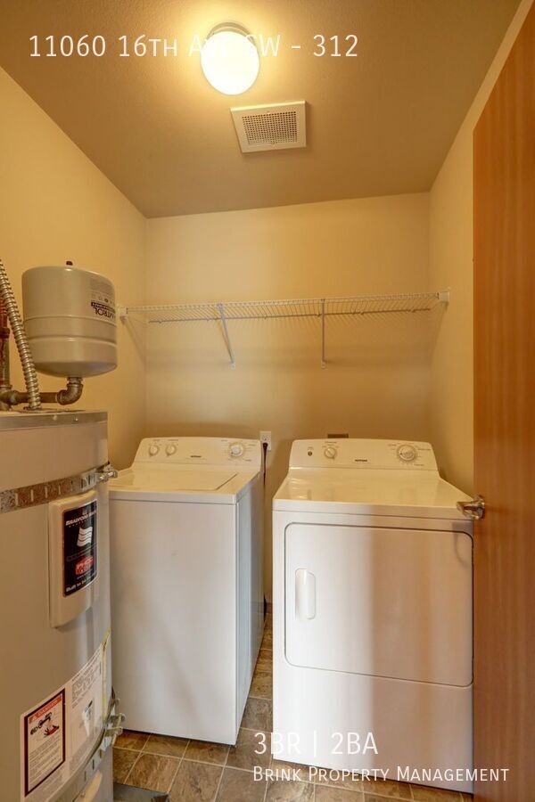 DubSea Apartments | Top Floor Apartment Home w/ In-Unit Laundry Available Now! property image