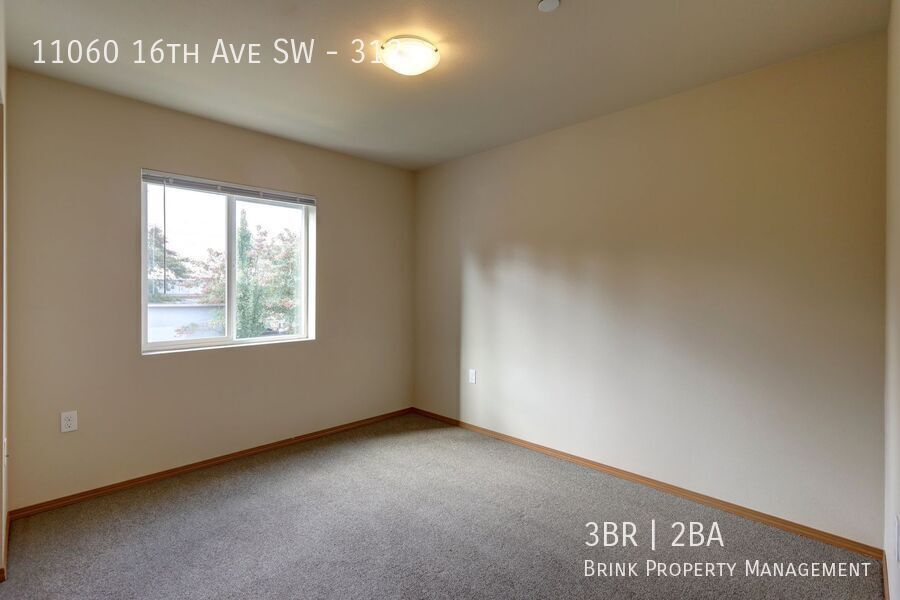 DubSea Apartments | Top Floor Apartment Home w/ In-Unit Laundry Available Now! property image