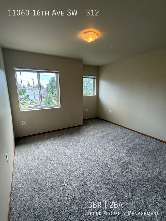 DubSea Apartments | Top Floor Apartment Home w/ In-Unit Laundry Available Now! property image
