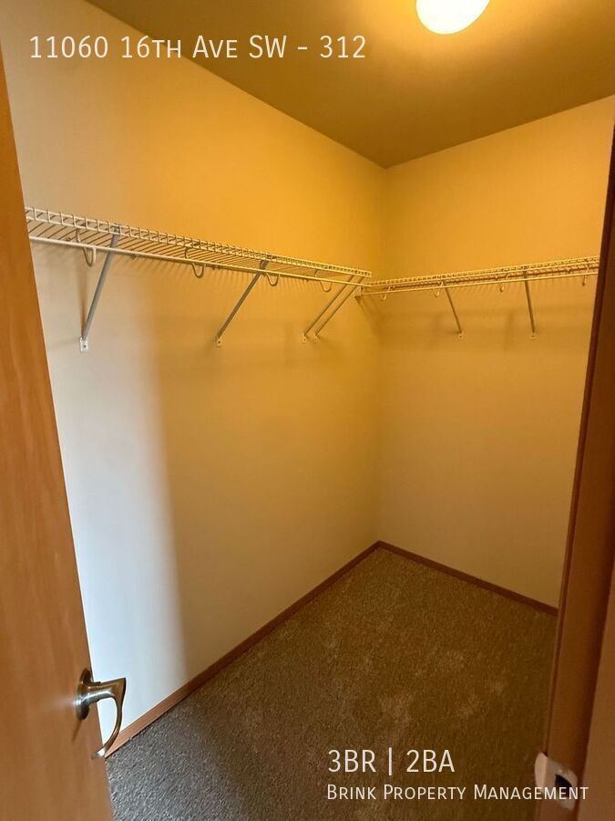 DubSea Apartments | Top Floor Apartment Home w/ In-Unit Laundry Available Now! property image