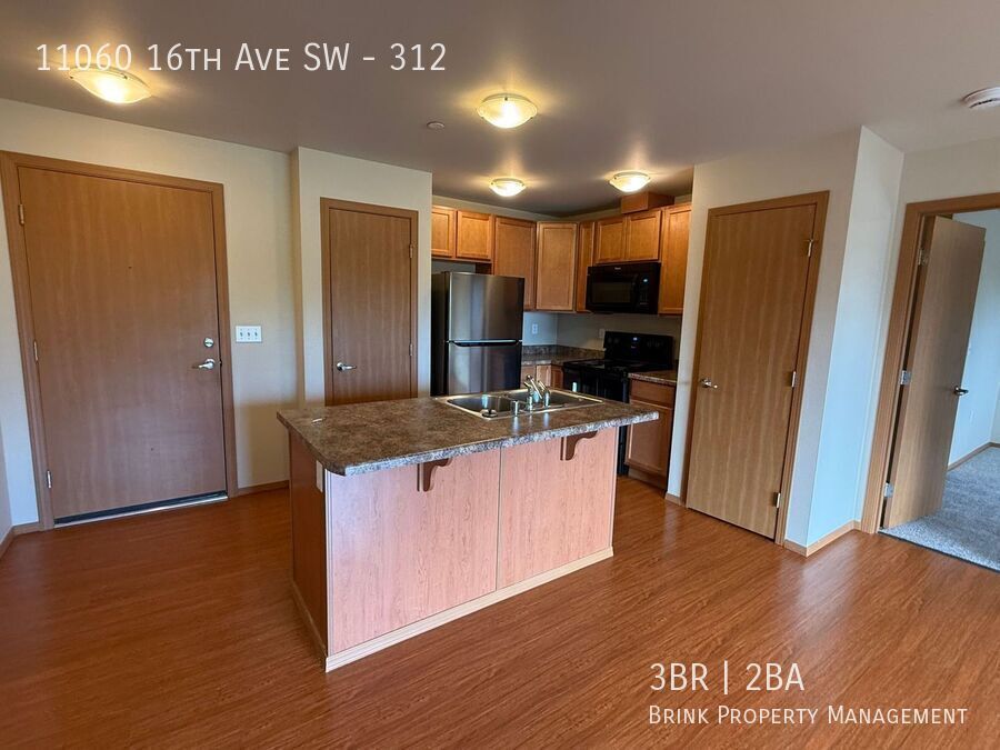 DubSea Apartments | Top Floor Apartment Home w/ In-Unit Laundry Available Now! property image