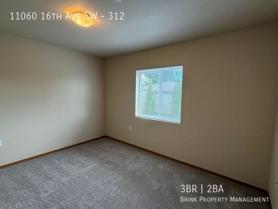DubSea Apartments | Top Floor Apartment Home w/ In-Unit Laundry Available Now! property image