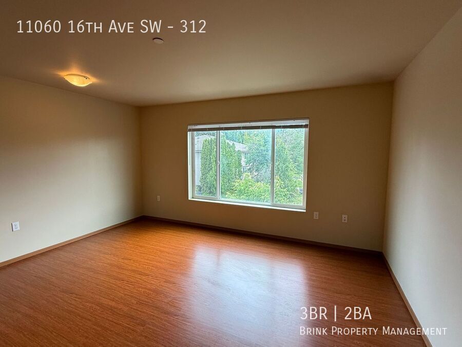 DubSea Apartments | Top Floor Apartment Home w/ In-Unit Laundry Available Now! property image