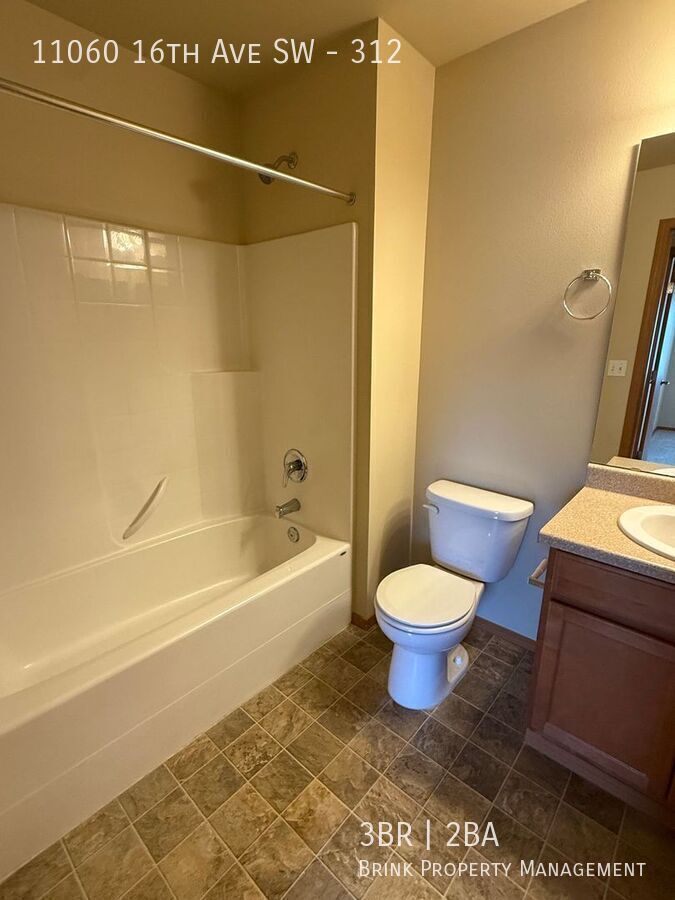 DubSea Apartments | Top Floor Apartment Home w/ In-Unit Laundry Available Now! property image