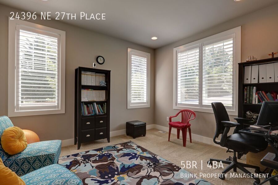 Stunning 5-Bedroom Sammamish Home with Main-Level Guest Suite property image