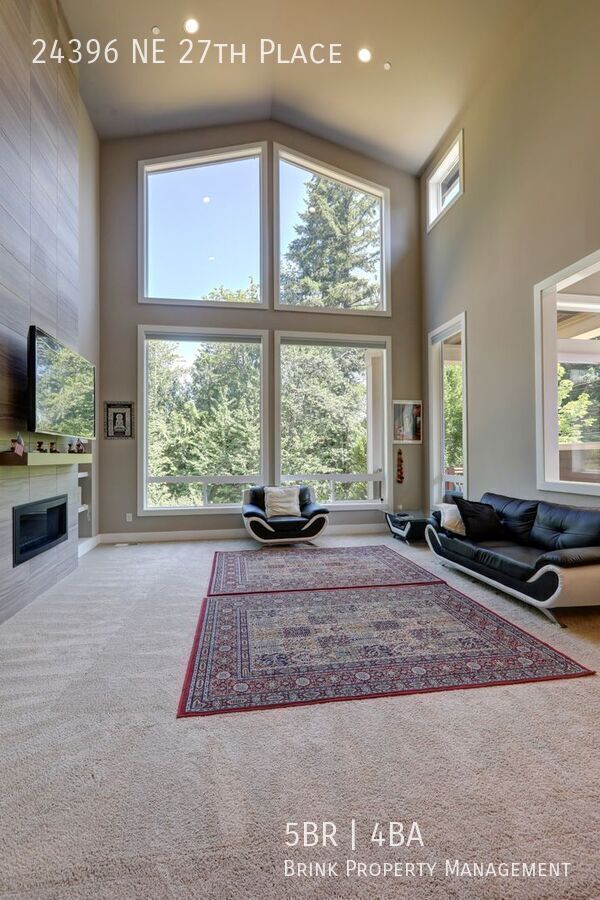 Stunning 5-Bedroom Sammamish Home with Main-Level Guest Suite property image