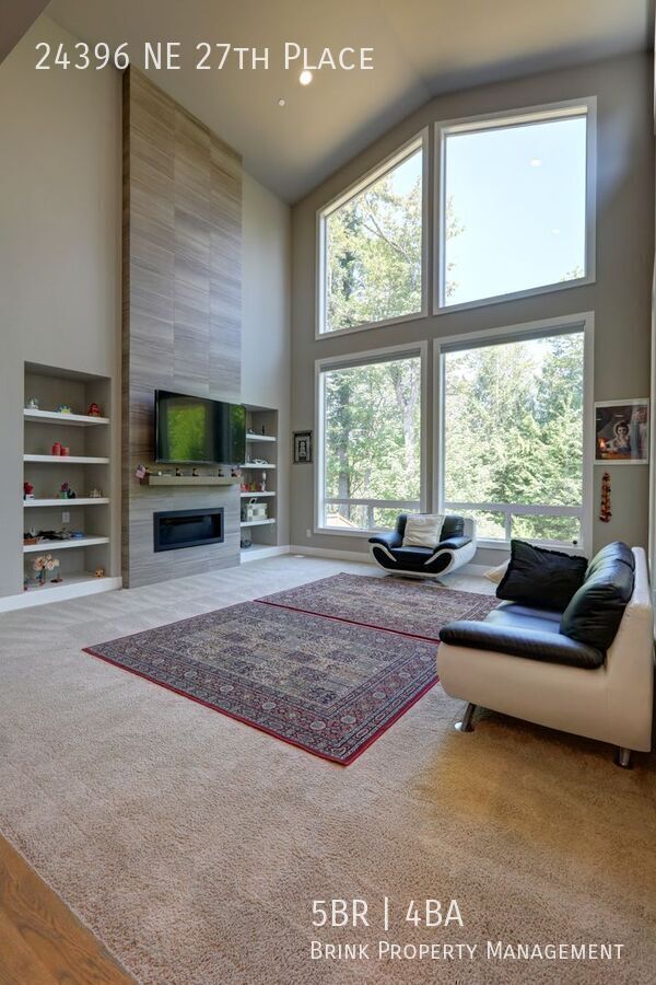 Stunning 5-Bedroom Sammamish Home with Main-Level Guest Suite property image