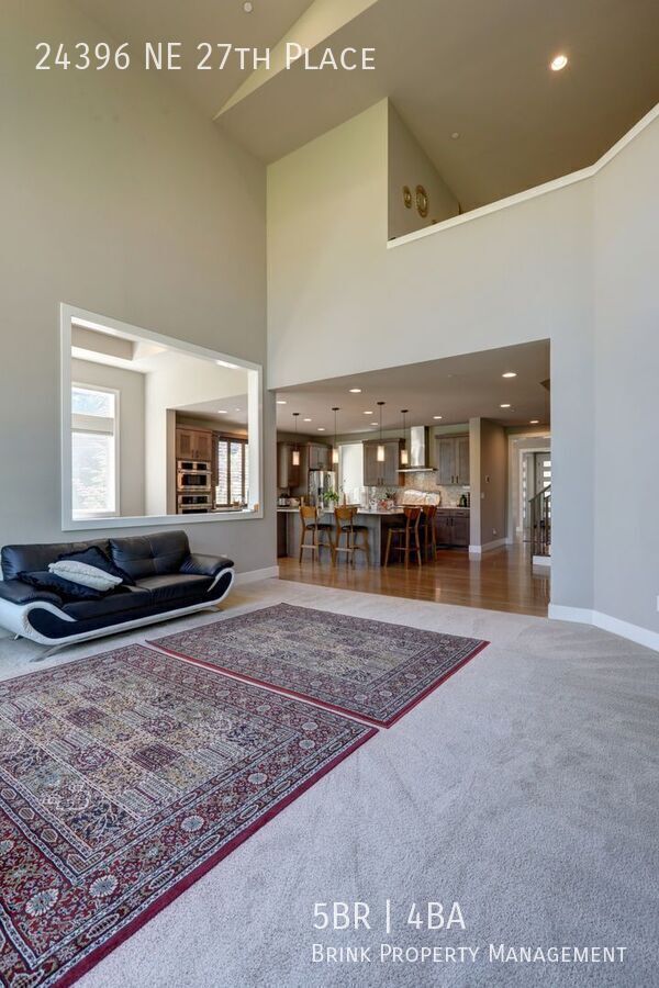 Stunning 5-Bedroom Sammamish Home with Main-Level Guest Suite property image