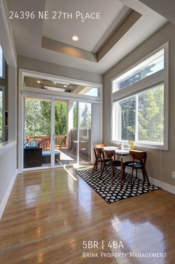 Stunning 5-Bedroom Sammamish Home with Main-Level Guest Suite property image