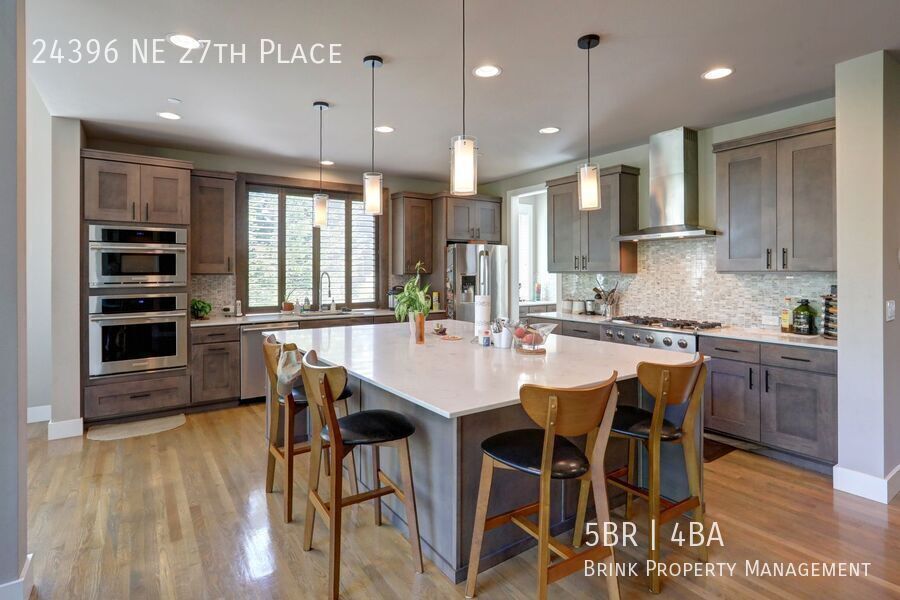 Stunning 5-Bedroom Sammamish Home with Main-Level Guest Suite property image
