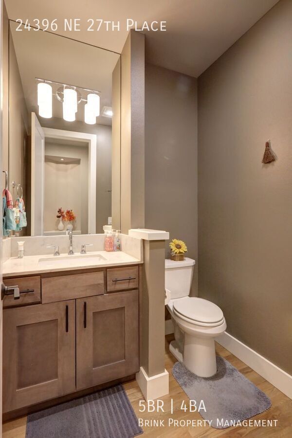 Stunning 5-Bedroom Sammamish Home with Main-Level Guest Suite property image