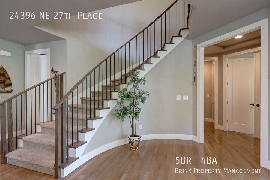Stunning 5-Bedroom Sammamish Home with Main-Level Guest Suite property image
