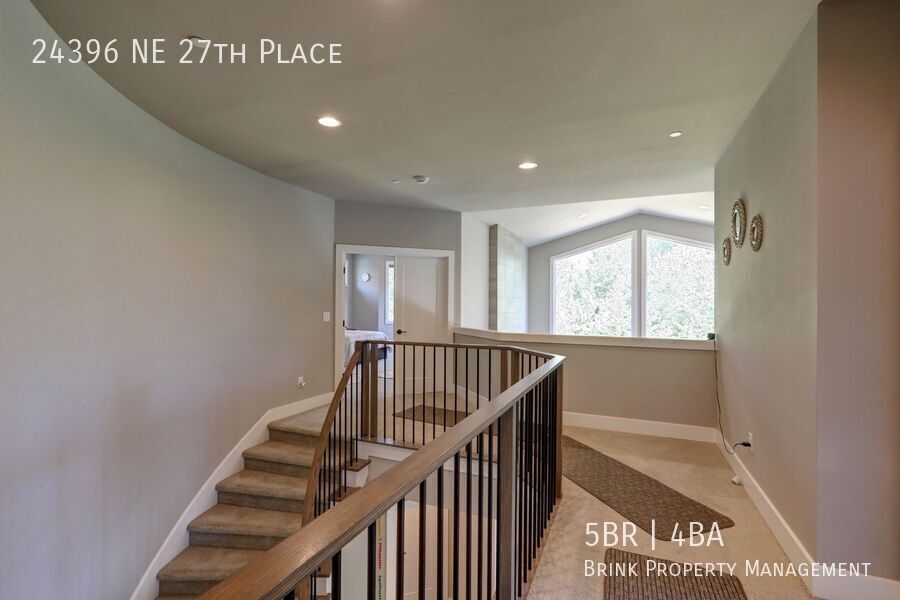 Stunning 5-Bedroom Sammamish Home with Main-Level Guest Suite property image