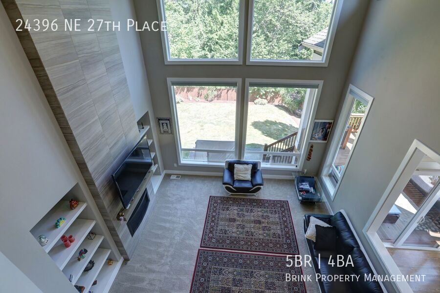 Stunning 5-Bedroom Sammamish Home with Main-Level Guest Suite property image