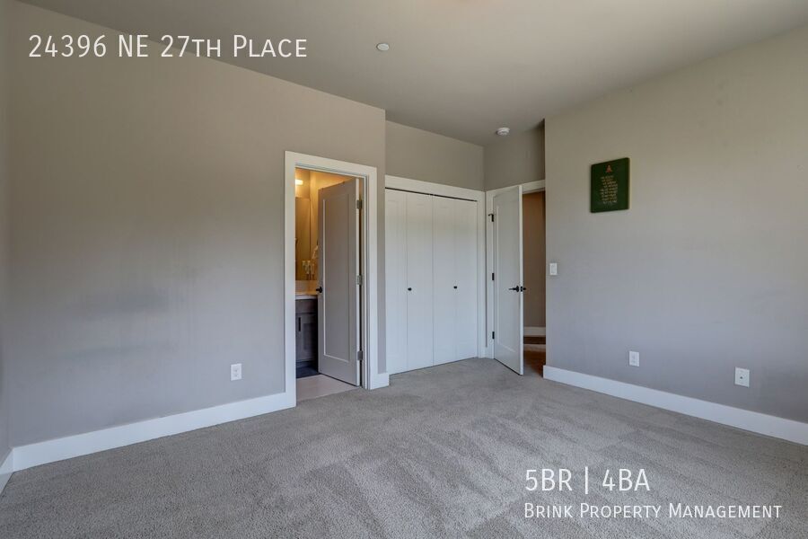 Stunning 5-Bedroom Sammamish Home with Main-Level Guest Suite property image