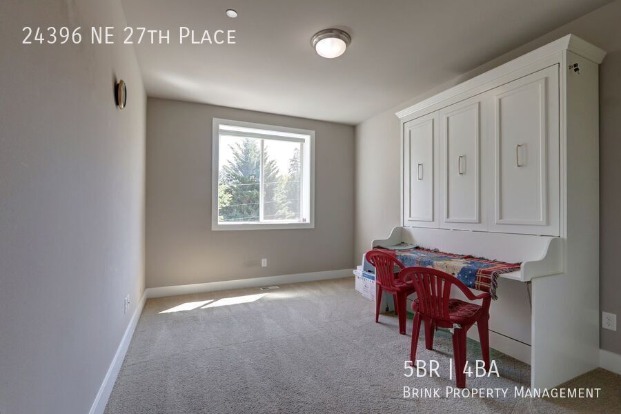 Stunning 5-Bedroom Sammamish Home with Main-Level Guest Suite property image