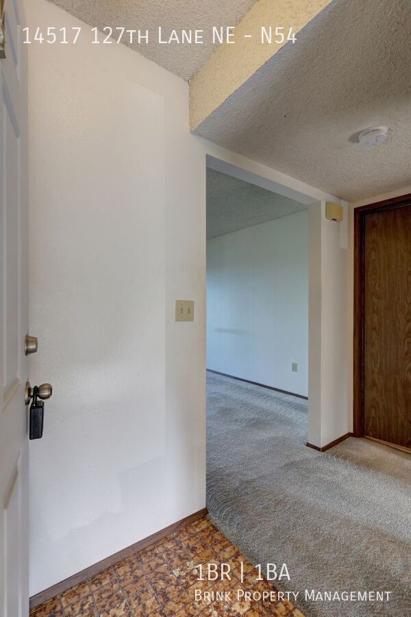 Clean Top Floor 1BR 1BA Condo with Wood Burning Fireplace property image