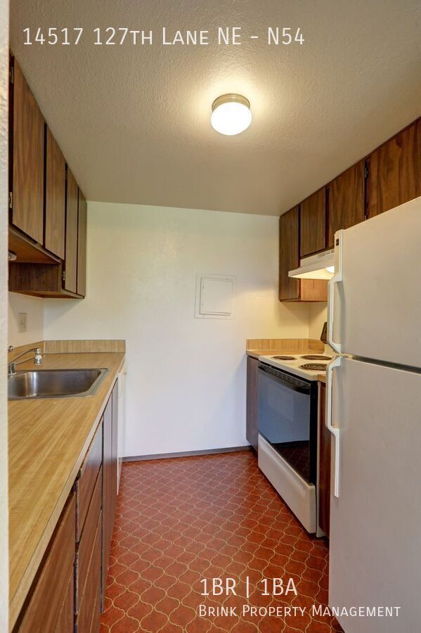 Clean Top Floor 1BR 1BA Condo with Wood Burning Fireplace property image