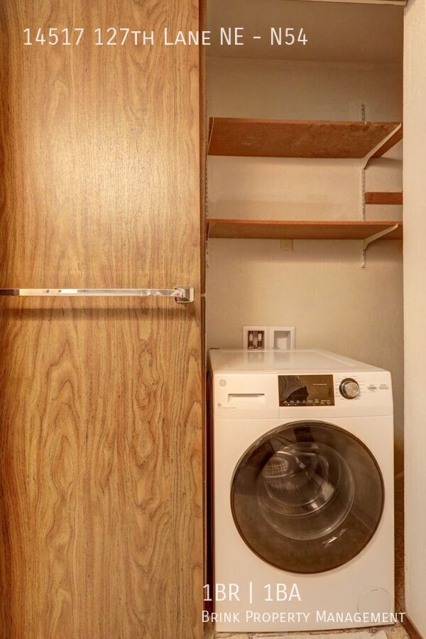 Clean Top Floor 1BR 1BA Condo with Wood Burning Fireplace property image