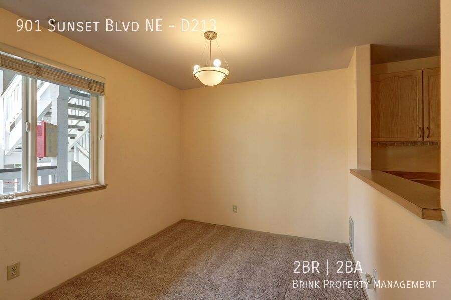 Beautiful 2 Bedroom/2 Bath Renton Condo, Great Location, W/S/G included!! property image