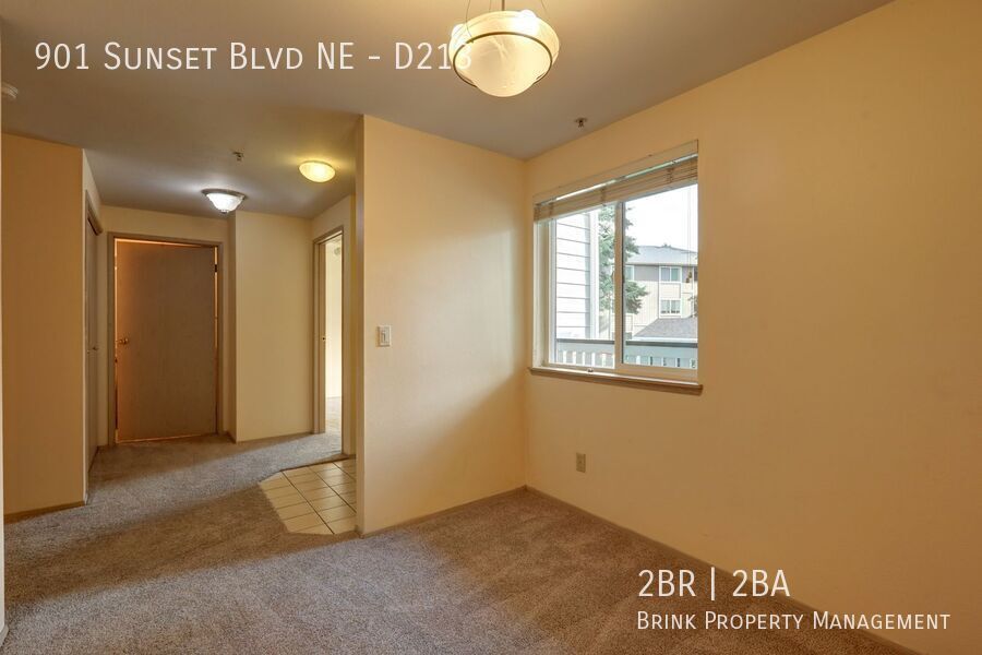 Beautiful 2 Bedroom/2 Bath Renton Condo, Great Location, W/S/G included!! property image