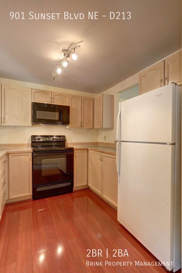 Beautiful 2 Bedroom/2 Bath Renton Condo, Great Location, W/S/G included!! property image