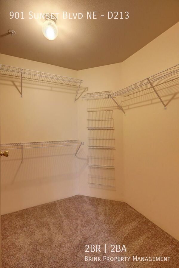 Beautiful 2 Bedroom/2 Bath Renton Condo, Great Location, W/S/G included!! property image