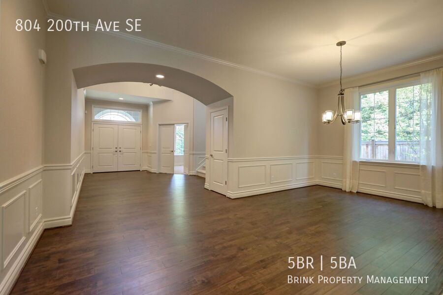 Spacious Custom Home with High-End Finishes Near Lake Sammamish property image