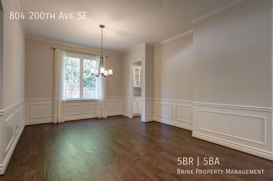 Spacious Custom Home with High-End Finishes Near Lake Sammamish property image