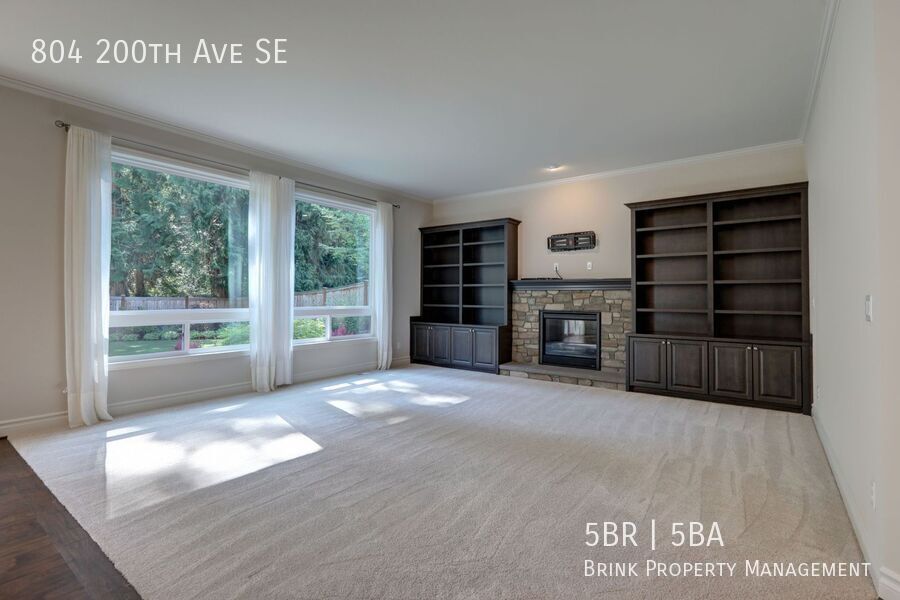 Spacious Custom Home with High-End Finishes Near Lake Sammamish property image