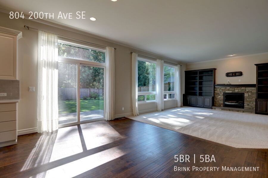 Spacious Custom Home with High-End Finishes Near Lake Sammamish property image