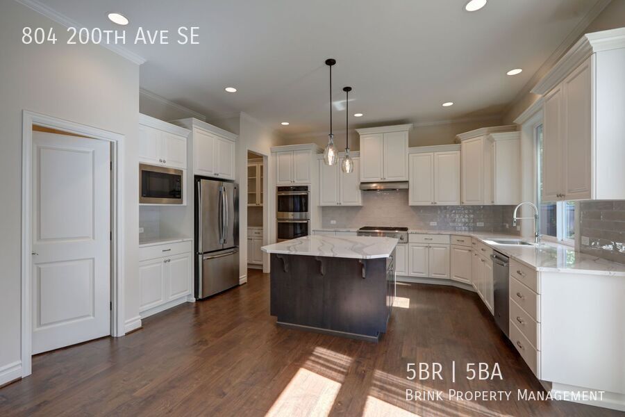 Spacious Custom Home with High-End Finishes Near Lake Sammamish property image